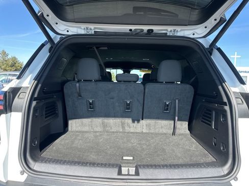 Used 2024 Chevrolet Traverse LT image 14