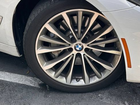 Used 2022 BMW 530i xDrive w/ Convenience Package AWD/4WD image 4