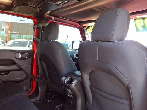 Used 2020 Jeep Wrangler Unlimited Sahara w/ Uconnect 4C Nav & Sound Group image 13