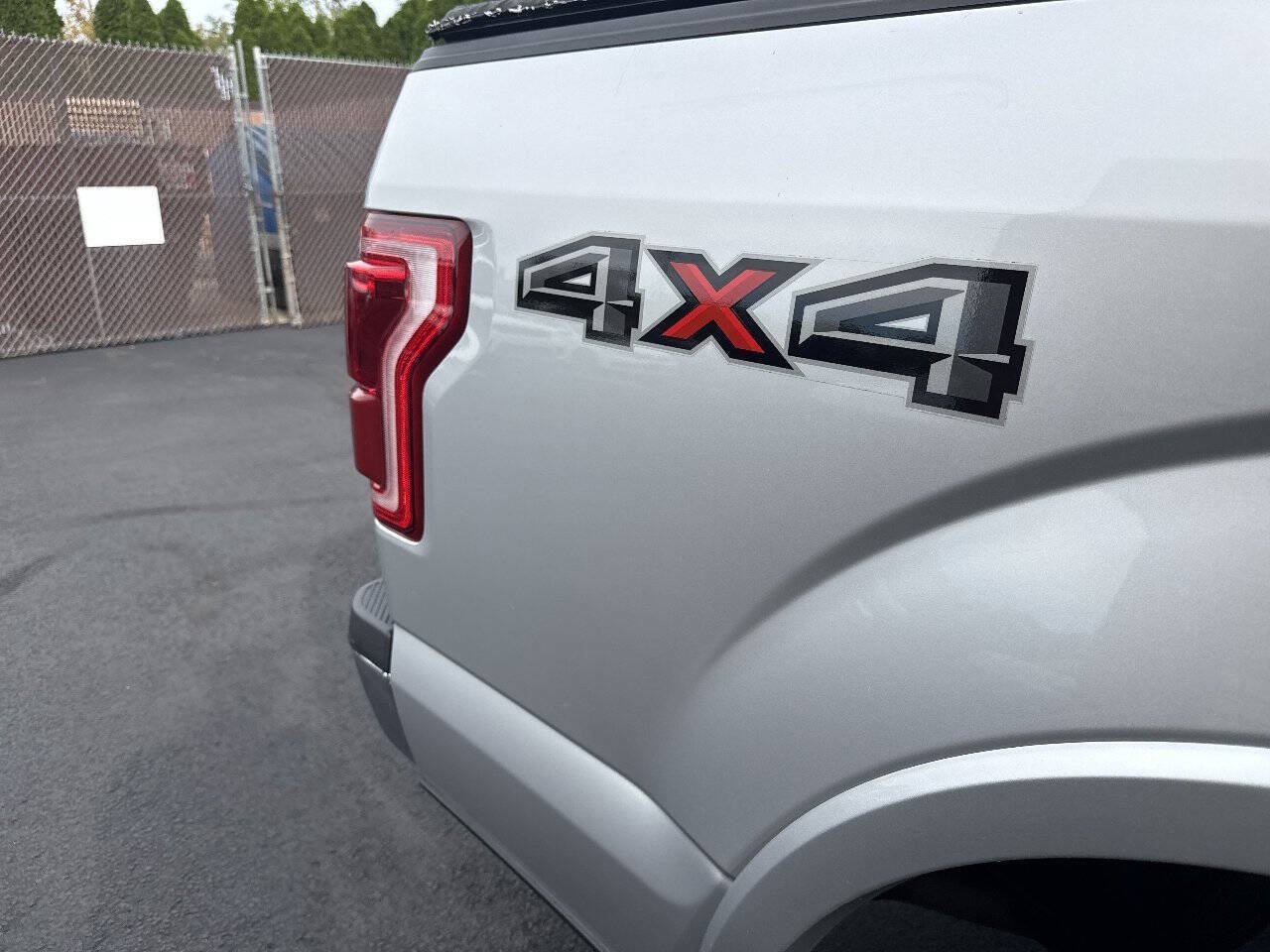 Used 2015 Ford F150 Lariat w/ Equipment Group 501A Mid AWD/4WD image 17