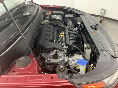 Used 2024 Hyundai Venue SEL FWD image 21