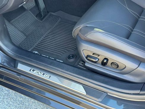 Used 2024 Lexus ES 350 Ultra Luxury w/ Accessory Package (Z2) image 26