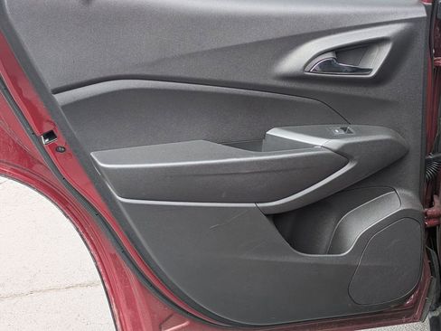 Used 2025 Chevrolet Trax LT w/ LT Convenience Package image 24