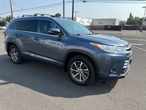 Used 2017 Toyota Highlander XLE AWD/4WD image 8