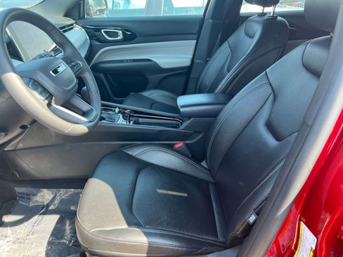 Used 2025 Jeep Compass Limited image 29