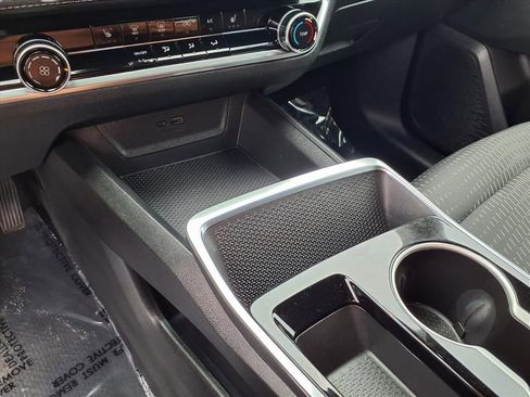 Used 2025 Chevrolet Equinox LT image 9