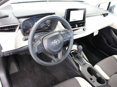 Used 2025 Toyota Corolla LE FWD image 13