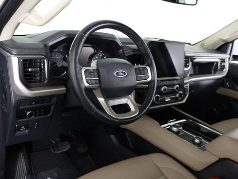 Used 2024 Ford Expedition Max XLT image 30