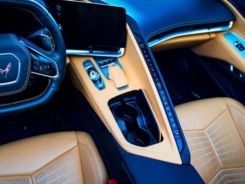 Used 2021 Chevrolet Corvette Stingray Premium Conv w/ Z51 Performance Package RWD image 28