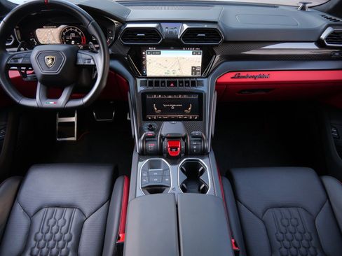 Used 2023 Lamborghini Urus S image 7