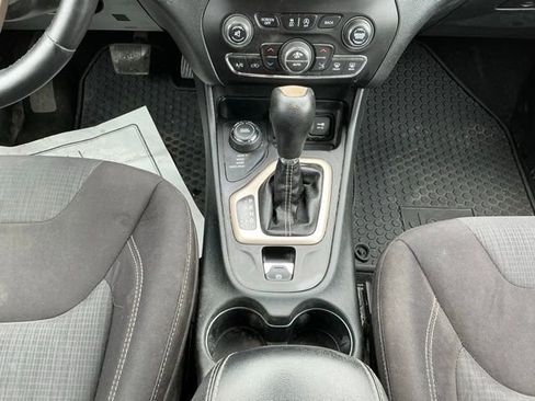 Used 2015 Jeep Cherokee Latitude w/ Comfort/Convenience Group image 27