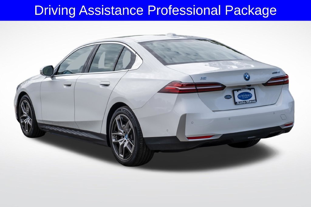 Used 2024 BMW i5 eDrive40i w/ M Sport Package RWD image 6
