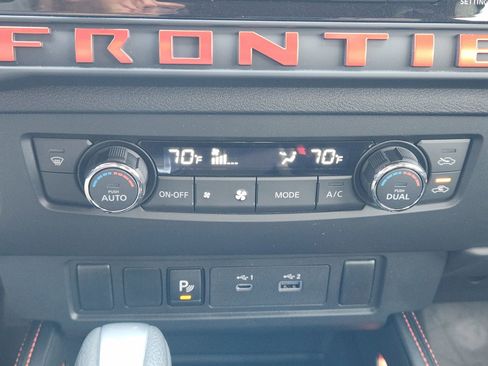 Used 2025 Nissan Frontier PRO-4X image 19