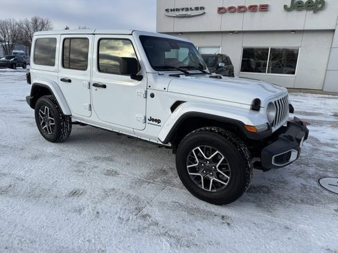 Used 2025 Jeep Wrangler Sahara image 1