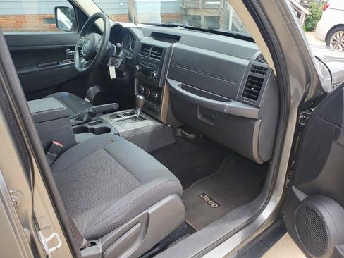 Used 2012 Jeep Liberty Sport RWD image 5