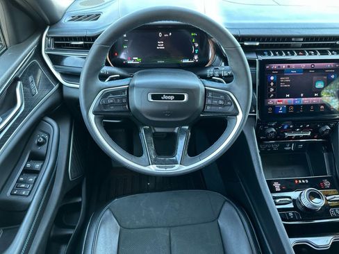 Used 2022 Jeep Grand Cherokee Trailhawk w/ Advanced Protech Group II AWD/4WD image 13