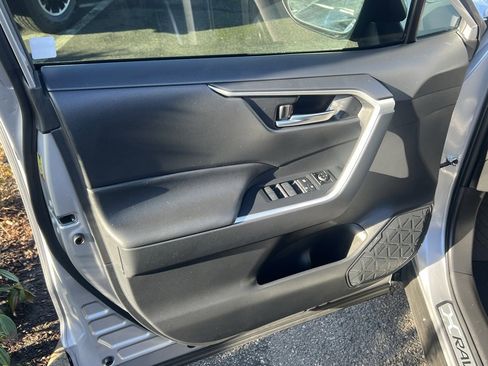 Used 2024 Toyota RAV4 SE image 9