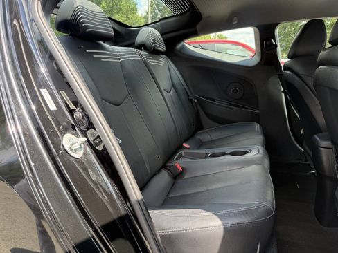 Used 2013 Hyundai Veloster Turbo FWD image 14