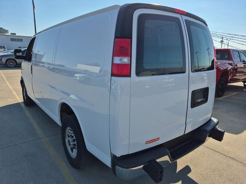 Used 2021 GMC Savana 2500 w/ Driver Convenience Package image 4
