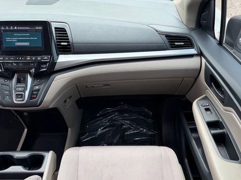 Used 2018 Honda Odyssey EX image 9