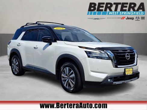 Used 2024 Nissan Pathfinder SL AWD/4WD image 1