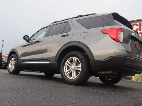Used 2023 Ford Explorer XLT AWD/4WD image 17