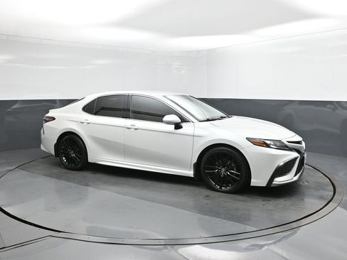 Used 2021 Toyota Camry XSE image 17