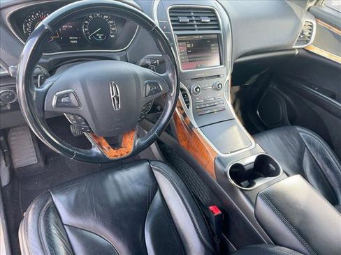 Used 2016 Lincoln MKX Select image 10