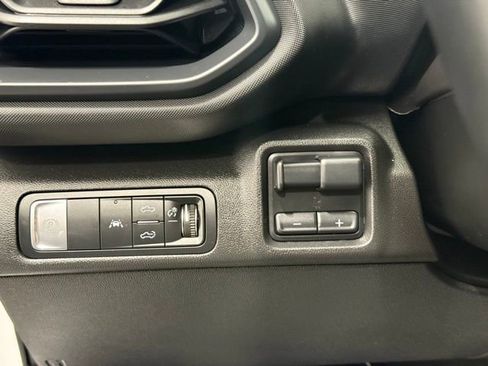 Used 2025 Chevrolet Silverado EV LT image 33