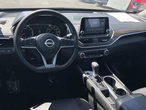 Used 2024 Nissan Altima 2.5 SV FWD image 6