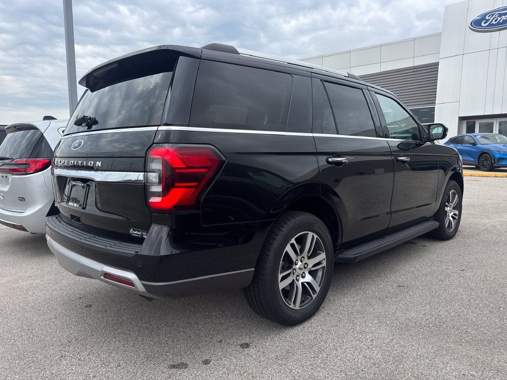 Used 2024 Ford Expedition Limited AWD/4WD image 7