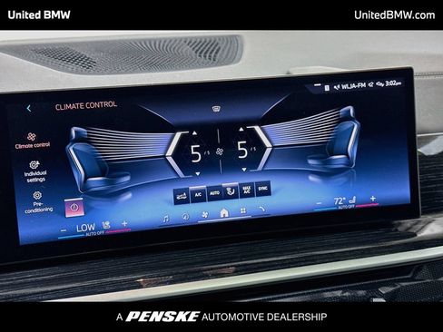 Used 2024 BMW X7 xDrive40i w/ M Sport Package AWD/4WD image 11