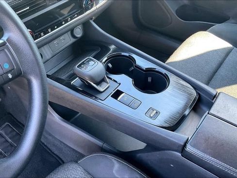Used 2024 Nissan Rogue SV FWD image 17
