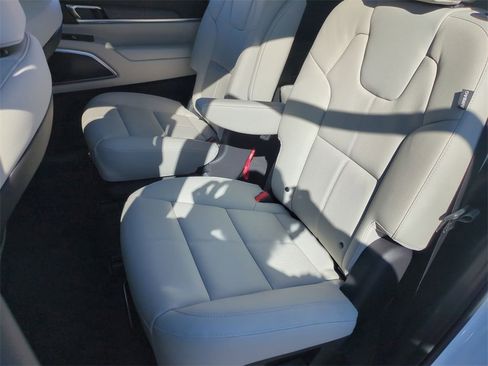 Certified 2025 Kia Telluride EX w/ EX Captain's Chair Package image 25