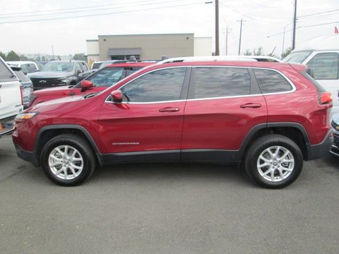 Used 2017 Jeep Cherokee Latitude w/ Trailer Tow Group AWD/4WD image 2