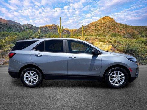 Used 2024 Chevrolet Equinox LS w/ LS Convenience Package FWD image 3