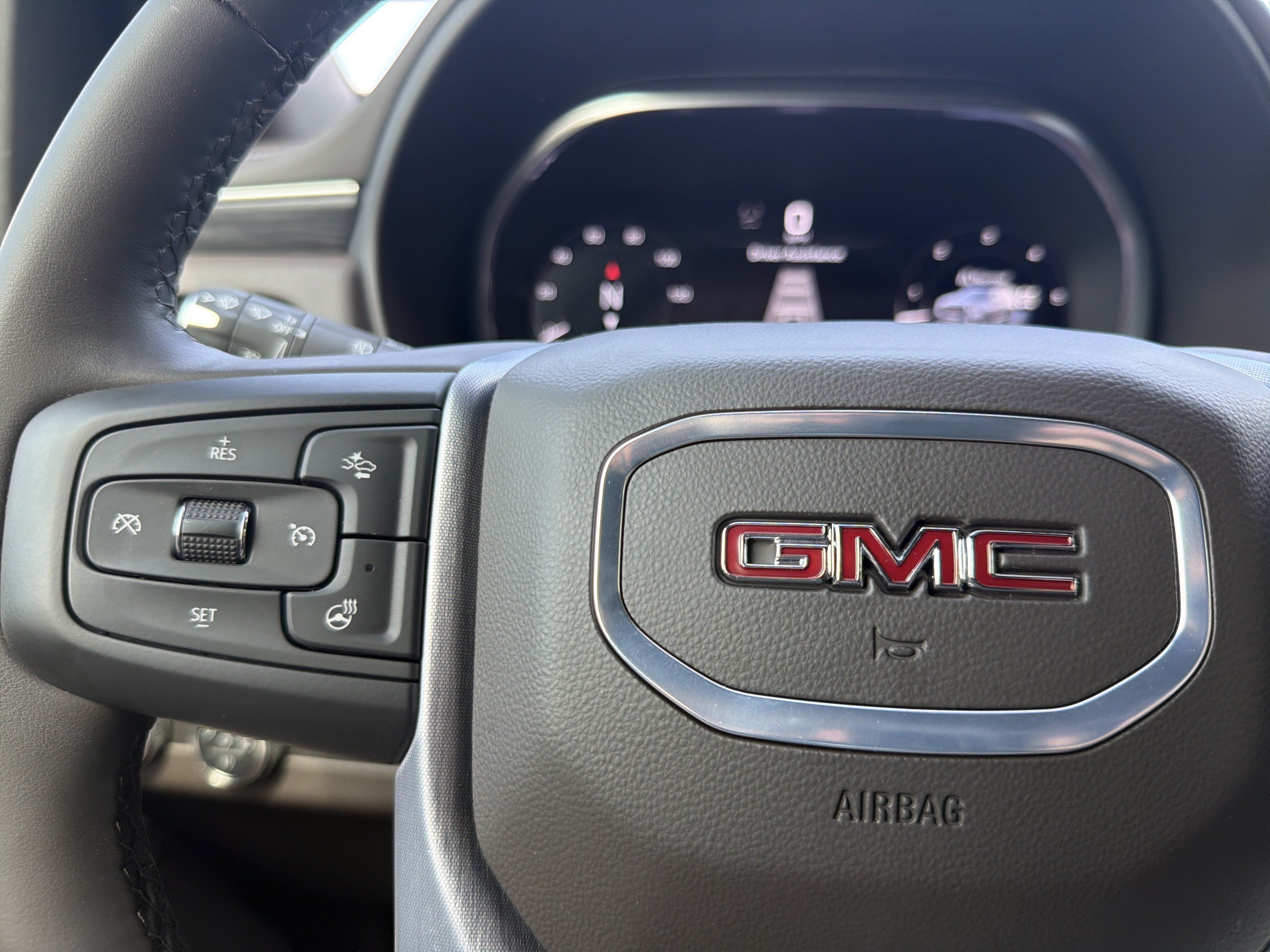Used 2024 GMC Yukon SLT w/ SLT Luxury Package AWD/4WD image 11