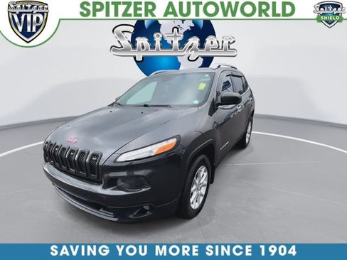 Used 2017 Jeep Cherokee Latitude w/ Cold Weather Group AWD/4WD image 4