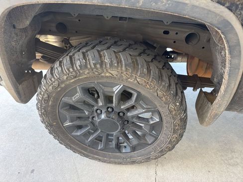 Used 2021 Chevrolet Silverado 2500 Custom w/ Custom Value Package image 11