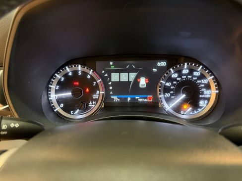 Used 2025 Toyota Highlander LE FWD image 42