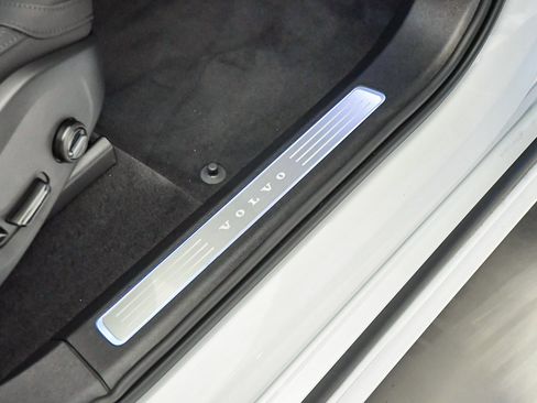 Certified 2025 Volvo XC90 T8 Plus w/ Protection Package Premier image 19