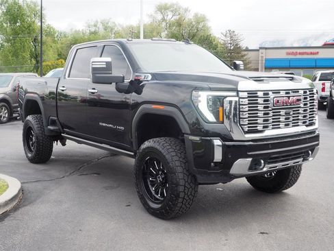Used 2024 GMC Sierra 3500 Denali w/ Denali Reserve Package image 3