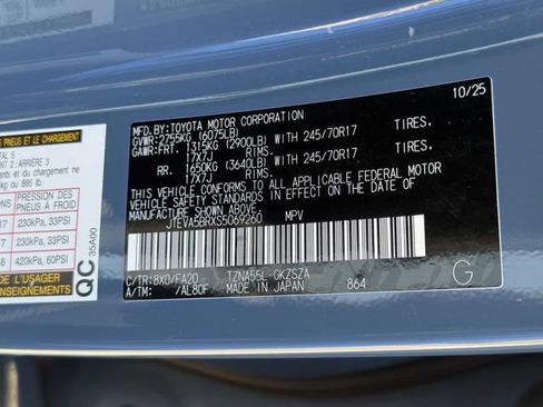 Used 2025 Toyota 4Runner SR5 AWD/4WD image 34