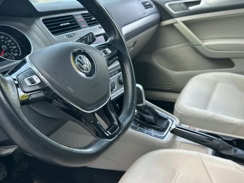 Used 2015 Volkswagen Golf TDI SE image 12