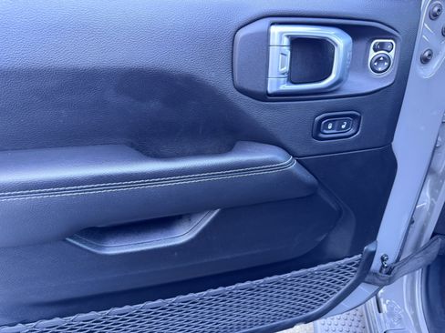 Used 2021 Jeep Wrangler Unlimited Sahara w/ Uconnect 4C Nav & Sound Group image 18