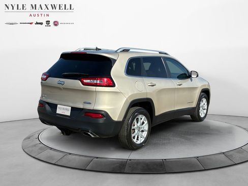 Used 2015 Jeep Cherokee Latitude w/ Cold Weather Group image 16