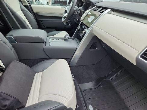 New 2026 Land Rover Discovery Limited Edition image 3