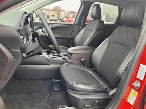 Used 2025 Ford Escape SE image 5