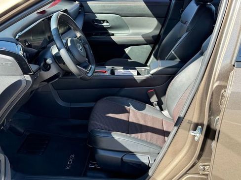 Certified 2025 Nissan Kicks SR image 19