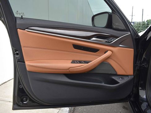 Certified 2023 BMW M550i xDrive w/ Executive Package AWD/4WD image 15